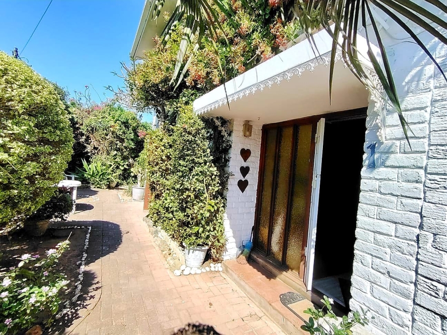 6 Bedroom Property for Sale in Abbotsford Eastern Cape